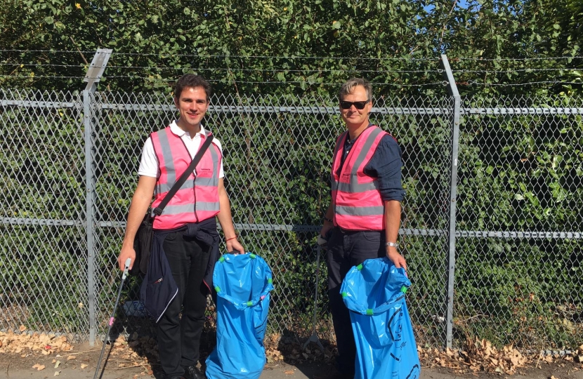 Matthew Offord at the Colindale Litter Pick