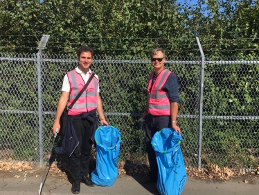 Matthew Offord and Roberto Weeden-Sanz at the Colindale Litter Pick