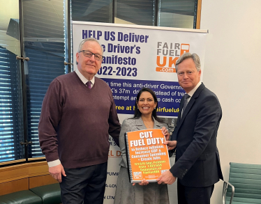 Matthew Offord MP at fair fuel drop-in with Priti Patel MP